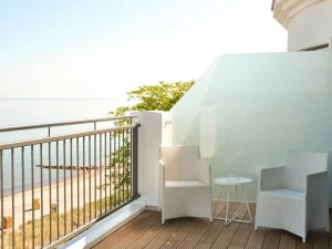 Balkon mit Meerblick im SeeHuus Lifestyle Hotel