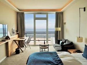 Modernes Hotel-Zimmer mit Meerblick in Niendorf